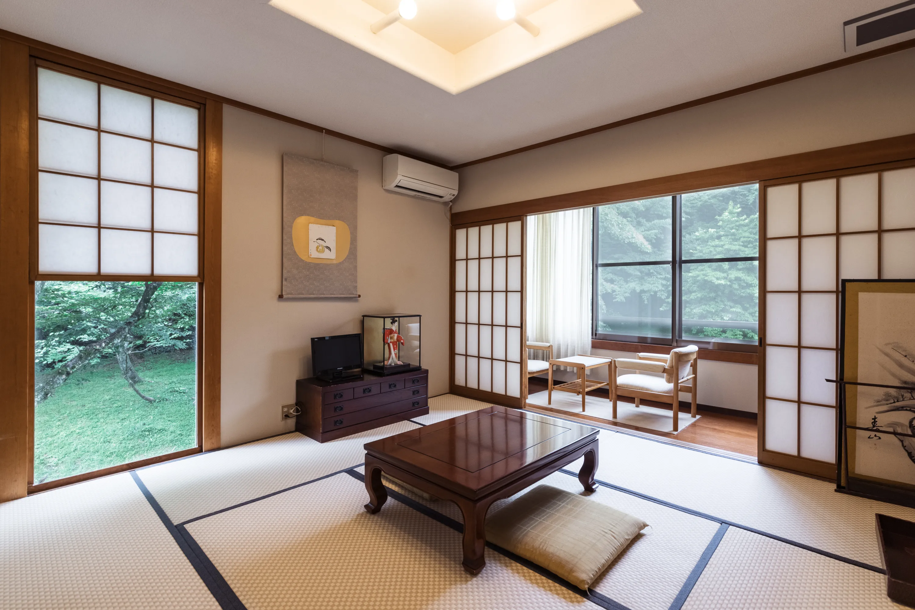 お子様連れでも安心な2F和室